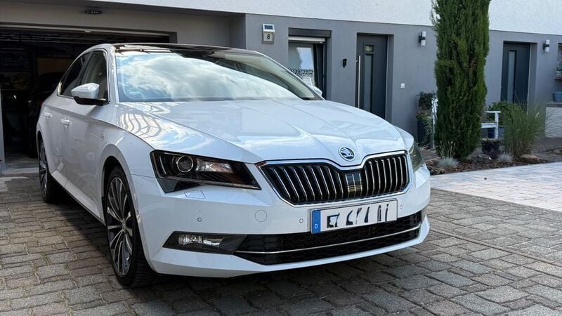 Weiß Gebraucht 2016 Skoda Superb LAURIN & KLEMENT Limousine | 16.500 € (Guter Preis) - Bild 1/4
