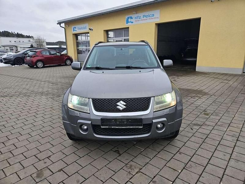 Gebraucht Suzuki Grand Vitara 129 PS (94 kW) 2008 Grau SUV
