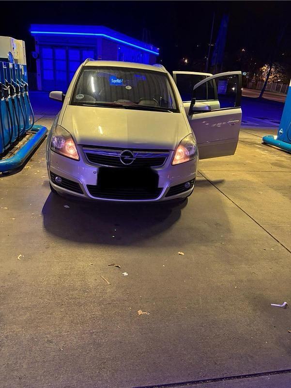 Silber Gebraucht 2006 Opel Zafira Van / Kleinbus | 1.100 € (Superpreis) - Bild 1/4