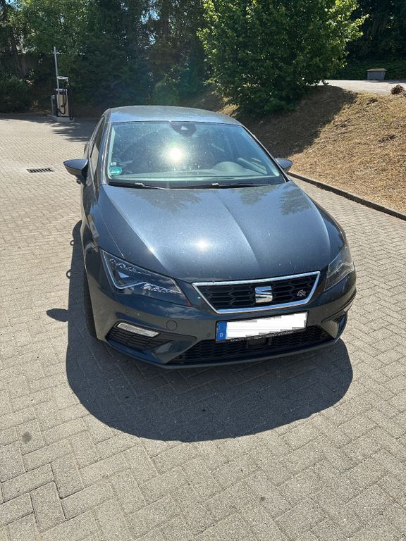 Grau Gebraucht 2019 Seat Leon FR Limousine | 12.300 € (Guter Preis) - Bild 1/4