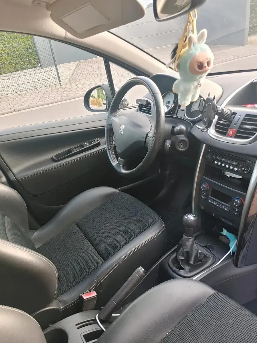 Gebraucht Peugeot 207 120 PS (88 kW) 2011 Schwarz Kleinwagen