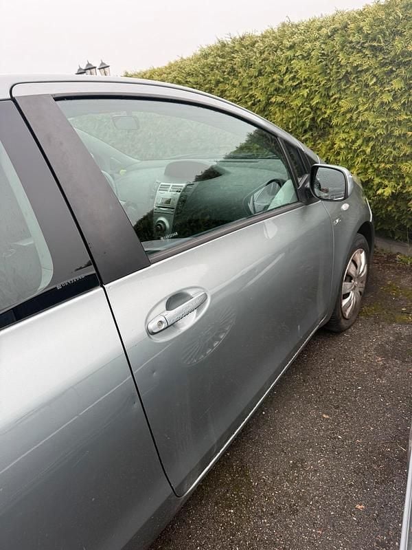 Gebraucht Toyota Yaris Sol 90 PS (66 kW) 2008 Silber Kleinwagen