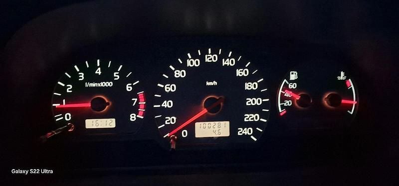 Gebraucht Volvo V40 116 PS (85 kW) 1997 Silber Kombi