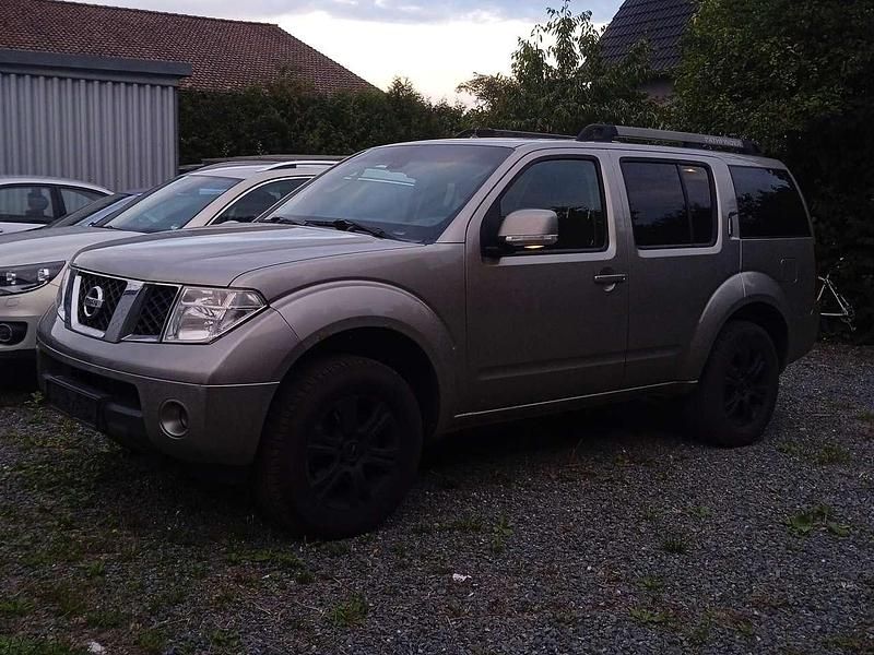 Gold Gebraucht 2008 Nissan Pathfinder SUV | 2.999 € - Bild 1/4