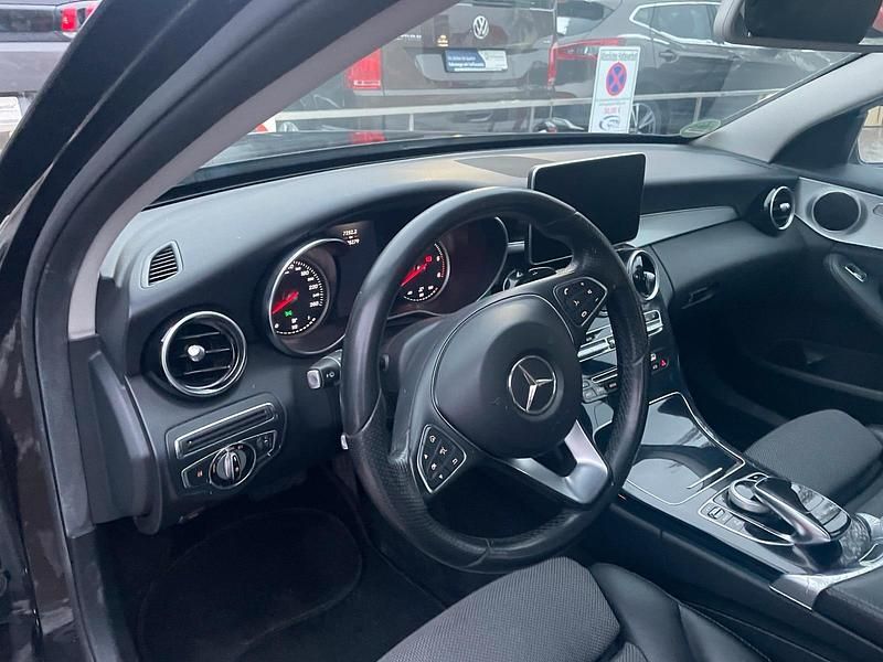 Gebraucht Mercedes C220 170 PS (125 kW) 2014 Schwarz Limousine