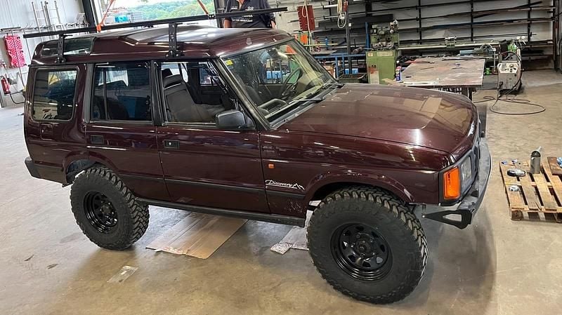 Rot Gebraucht 1993 Land Rover Discovery SUV | 16.000 € - Bild 1/4