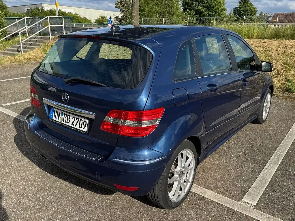 Gebraucht Mercedes B160 Sport 95 PS (69 kW) 2010 Blau Kleinwagen