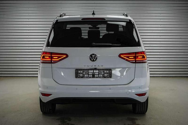 Neu VW Touran 150 PS (110 kW) 2026 Pure white Van / Kleinbus