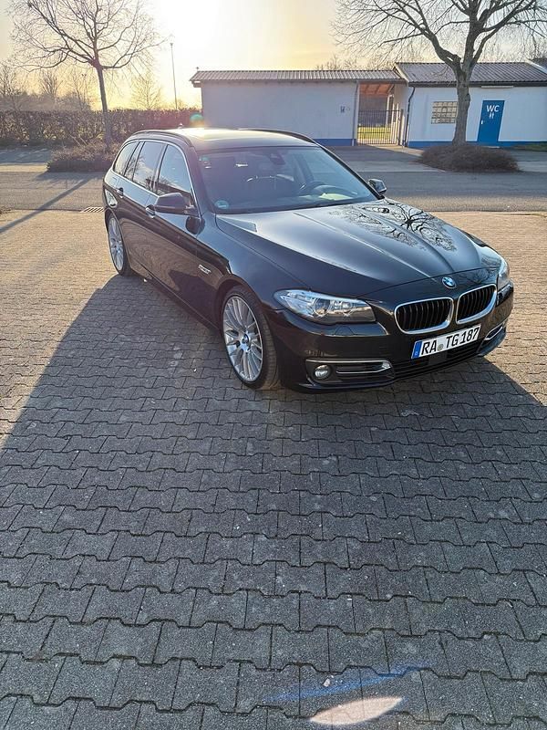 Gebraucht BMW 525 Luxury Line 218 PS (160 kW) 2013 Schwarz Kombi