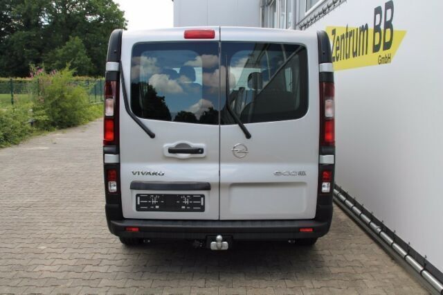 Gebraucht Opel Vivaro 90 PS (66 kW) 2015 Silber metallic Van / Kleinbus