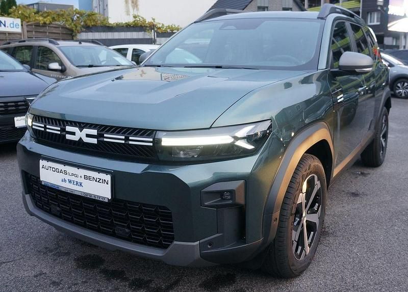 Zedergrünmetallic Neu 2025 Dacia Bigster Journey SUV | 29.980 € (Fairer Preis) - Bild 1/4