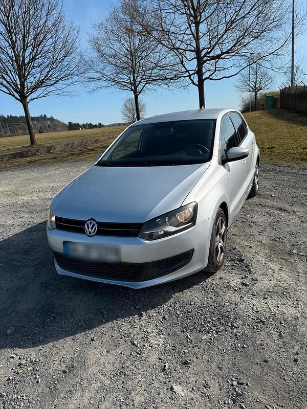 Silber Gebraucht 2011 VW Polo Kleinwagen | 4.999 € (Etwas zu teuer) - Bild 1/4
