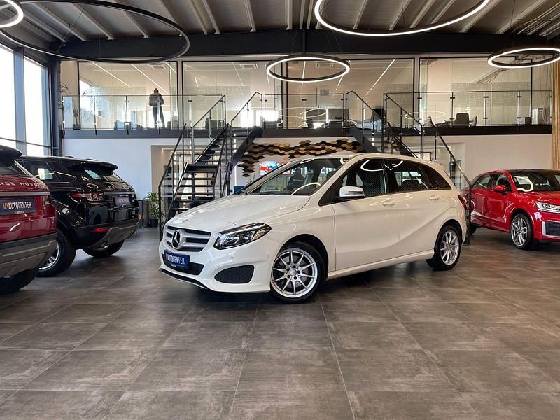 Weiß Gebraucht 2015 Mercedes B250 Van / Kleinbus | 11.499 € (Guter Preis) - Bild 1/4