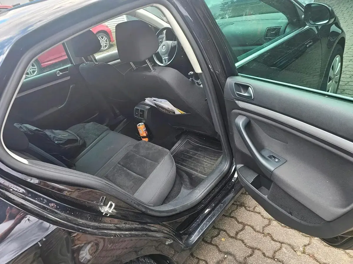 Gebraucht VW Jetta 160 PS (117 kW) 2010 Schwarz Limousine