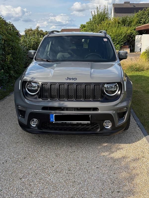 Grau Gebraucht 2021 Jeep Renegade SUV | 17.800 € (Guter Preis) - Bild 1/4