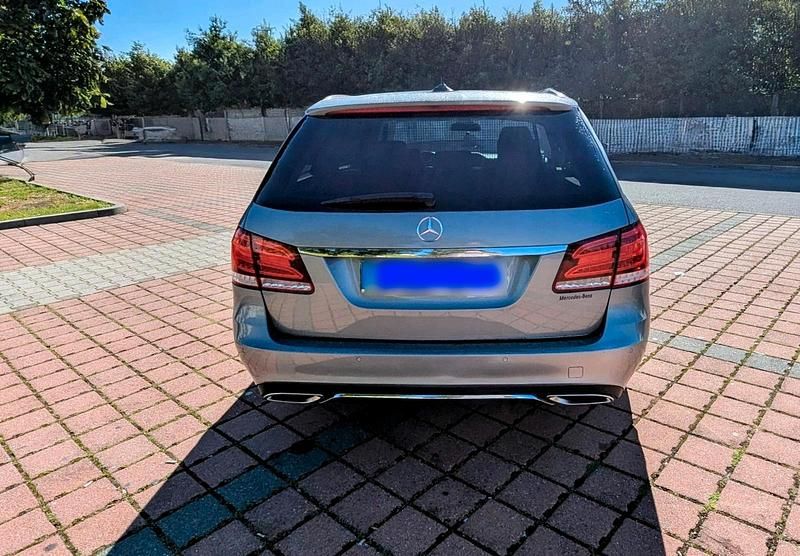 Gebraucht Mercedes E220 163 PS (119 kW) 2013 Limousine
