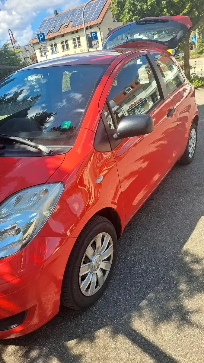 Gebraucht Toyota Yaris 69 PS (50 kW) 2009 Rot Kleinwagen