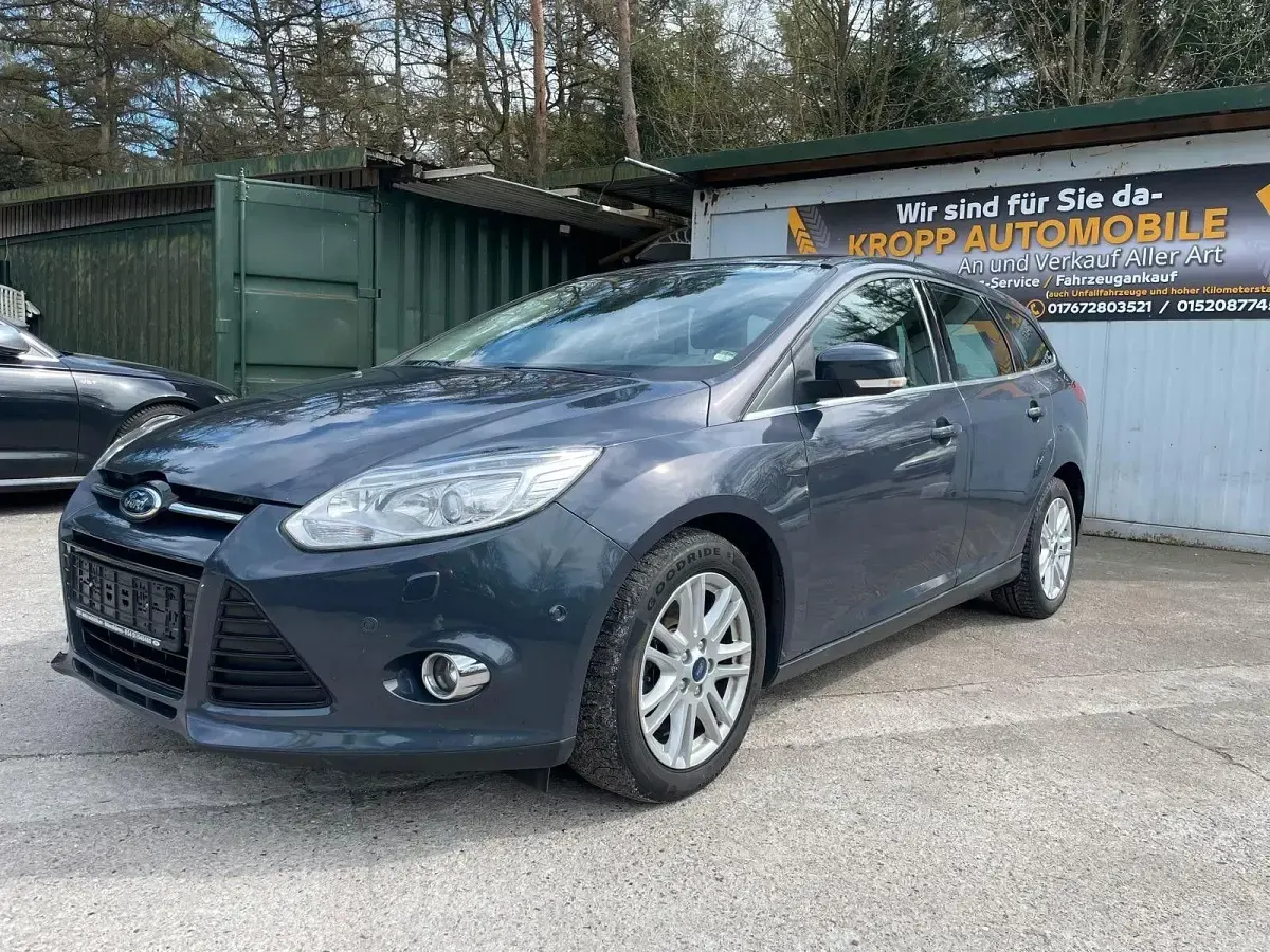 Usata Ford Focus Trend 140 CV (102 kW) 2013 Blu Berlina