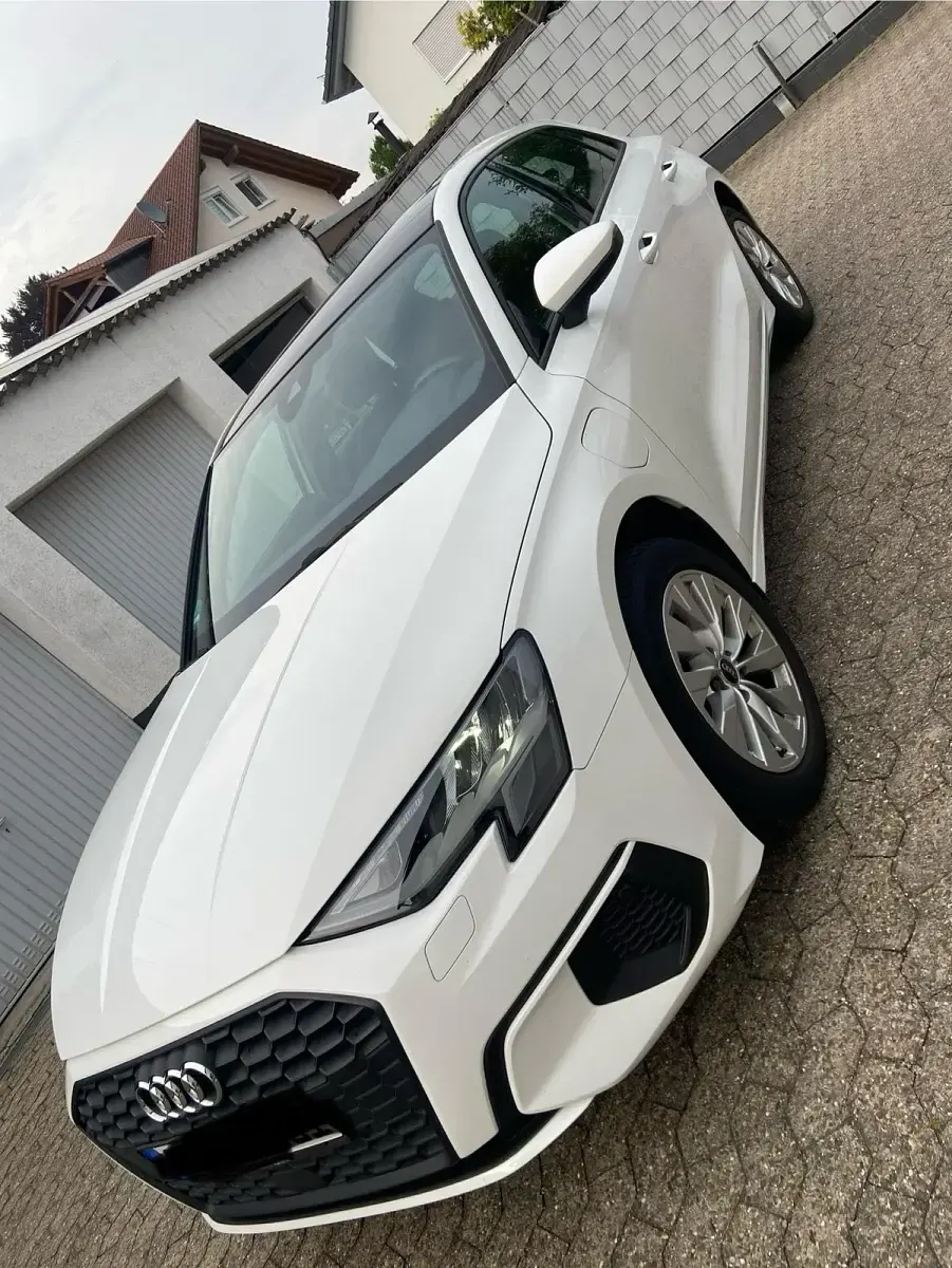 Gebraucht Audi A3 Sportback e-tron Design 150 PS (110 kW) 2022 Weiß Kleinwagen