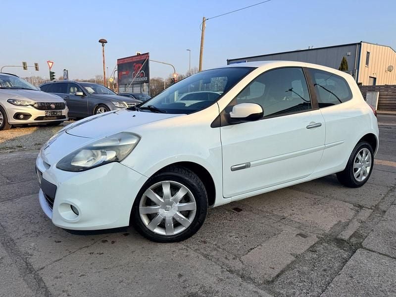 Gebraucht Renault Clio III Dynamique 101 PS (74 kW) 2011 Weiß Kleinwagen