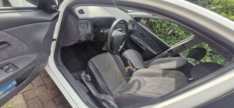 Gebraucht Kia Rio Basis 97 PS (71 kW) 2009 Weiß Limousine