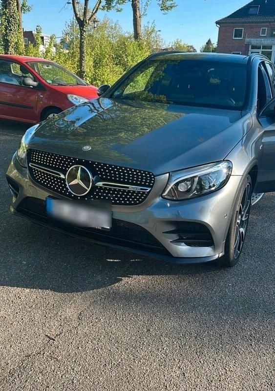 Grau Gebraucht 2017 Mercedes GLC43 AMG AMG SUV | 30.000 € (Guter Preis) - Bild 1/4