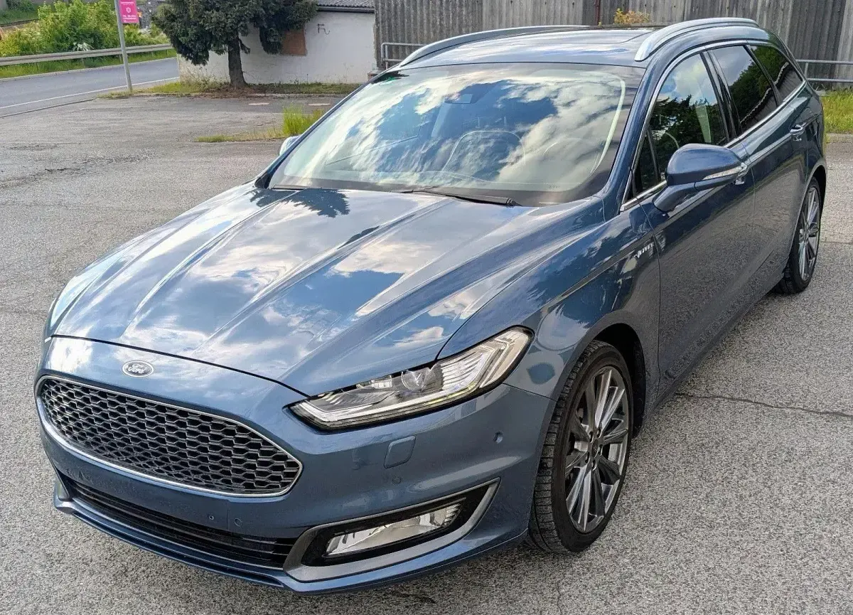 Gebraucht Ford Mondeo Vignale 179 PS (131 kW) 2018 Blau Kombi