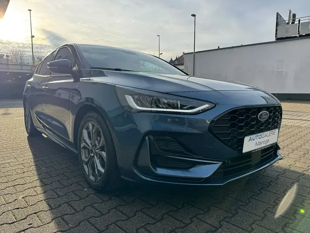 Gebraucht Ford Focus ST-Line X 116 PS (85 kW) 2023 Chromablau metallic Limousine