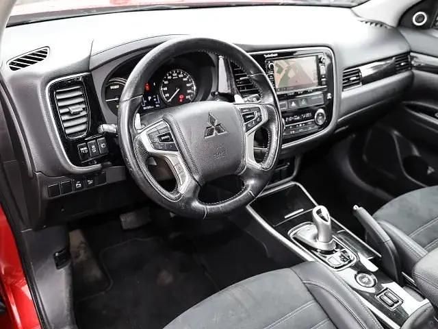 Gebraucht Mitsubishi Outlander P-HEV 203 PS (149 kW) 2016 Rot rot metallic SUV