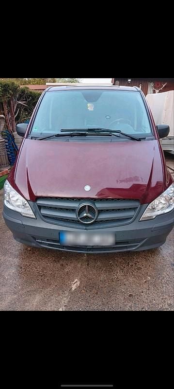 Rot Gebraucht 2011 Mercedes Viano Van / Kleinbus | 12.000 € (Superpreis) - Bild 1/4