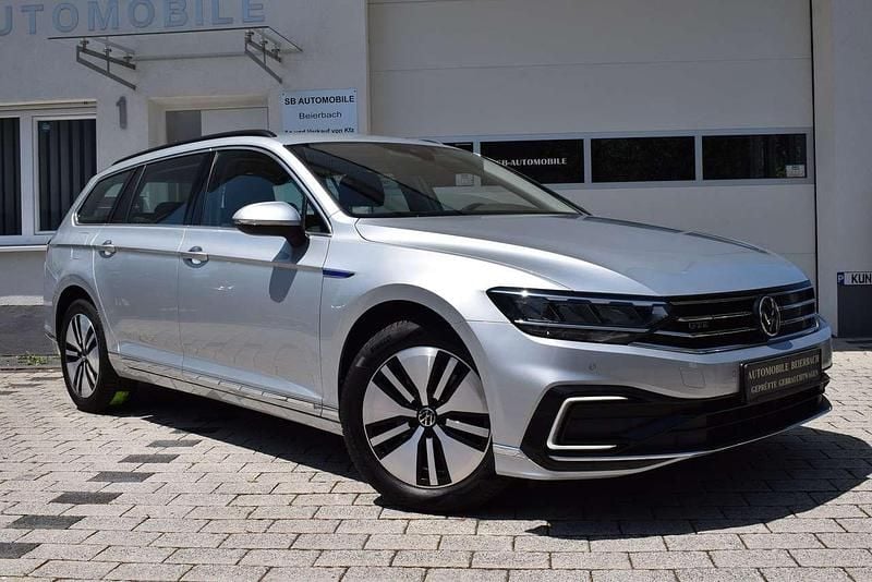 Silber Gebraucht 2021 VW Passat GTE Kombi | 21.999 € (Guter Preis) - Bild 1/4
