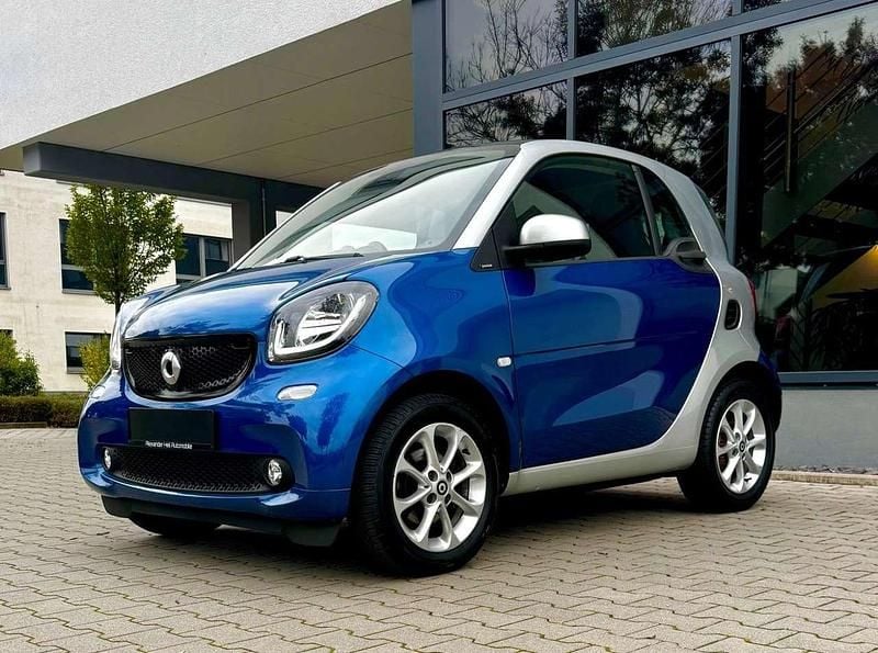 Blau Gebraucht 2017 Smart ForTwo Coupé Passion Kleinwagen | 13.300 € (Fairer Preis) - Bild 1/4