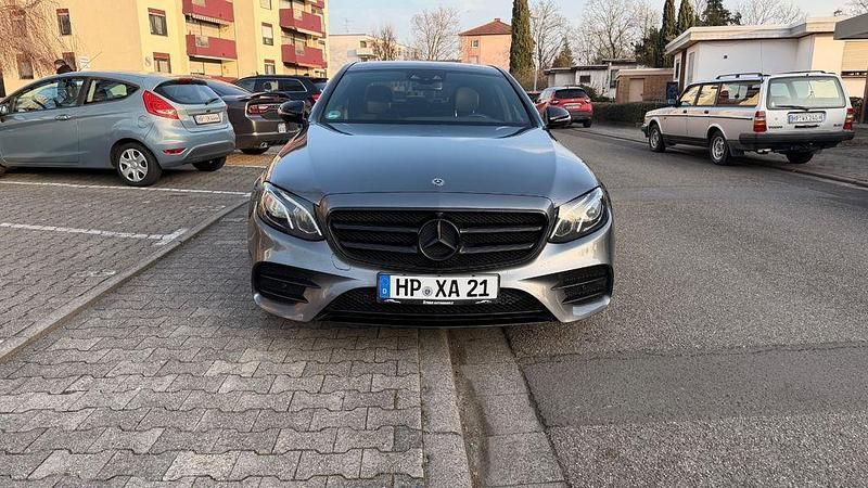 Gebraucht Mercedes E220 AMG 194 PS (142 kW) 2019 Grau Limousine