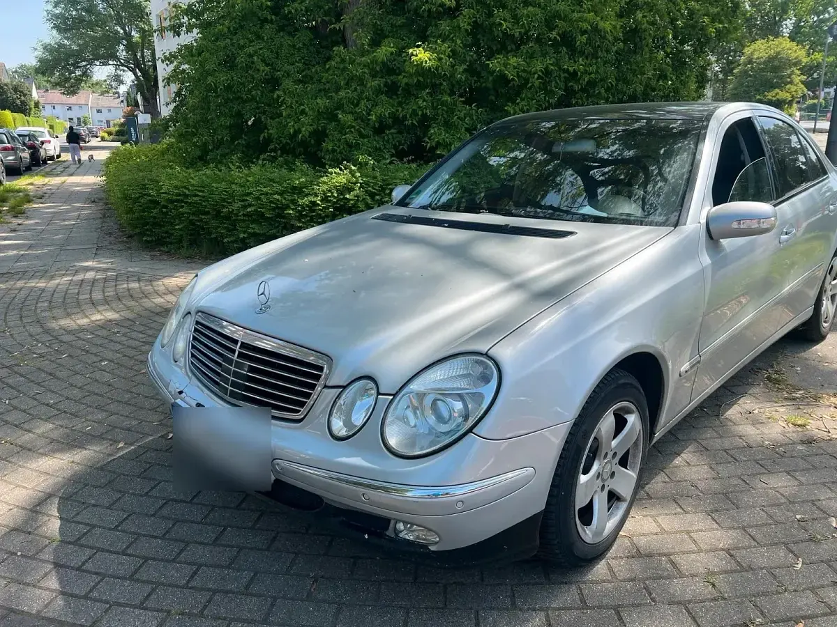 Gebraucht Mercedes E220 150 PS (110 kW) 2004 Silber Limousine