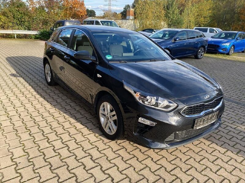 Gebraucht Kia Ceed Vision 140 PS (102 kW) 2019 (1k) zilinaschwarz met. Kleinwagen