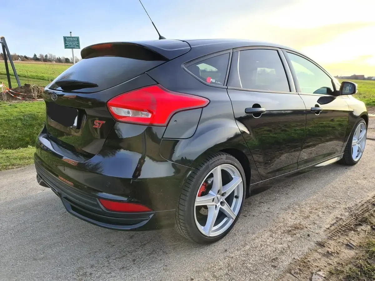 Gebraucht Ford Focus ST 250 PS (183 kW) 2015 Schwarz Limousine