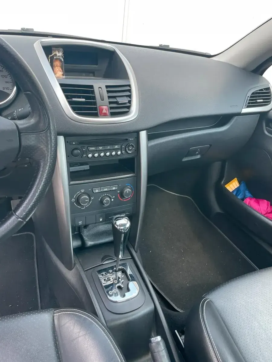 Gebraucht Peugeot 207 CC 119 PS (87 kW) 2010 Silber Cabrio