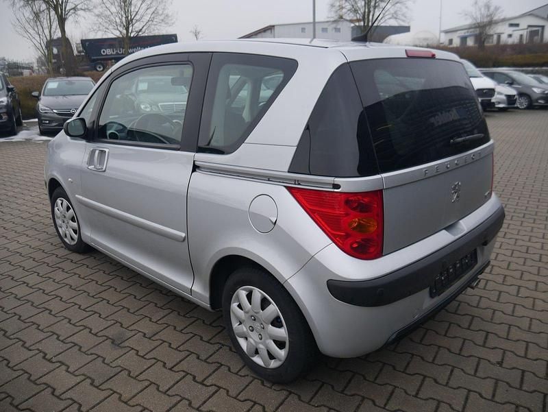 Gebraucht Peugeot 1007 73 PS (53 kW) 2008 Silber Van / Kleinbus