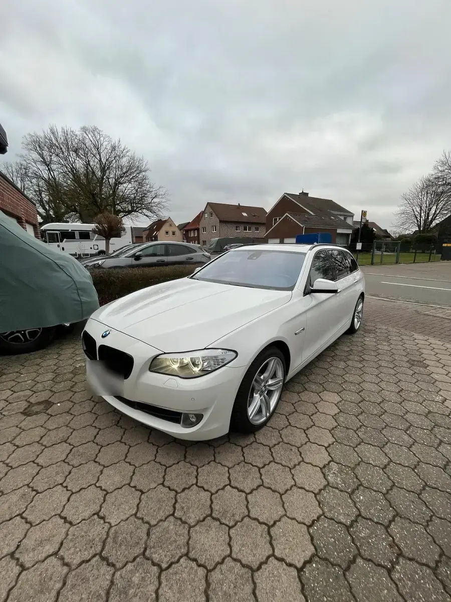 Gebraucht BMW 530 Comfort Edition 258 PS (189 kW) 2011 Weiß Kombi