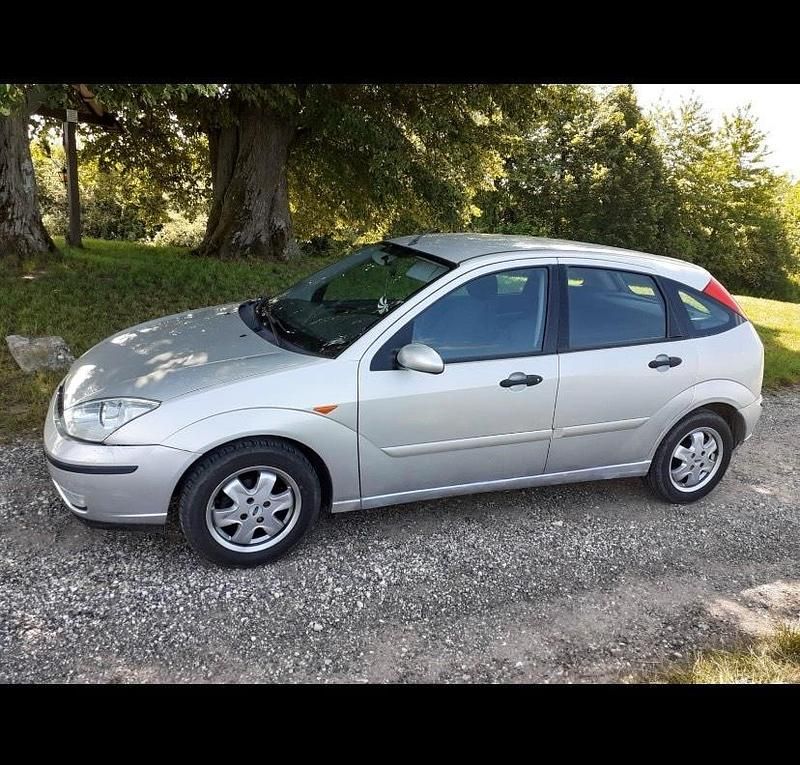 Silber Gebraucht 2002 Ford Focus Kleinwagen | 1.100 € (Fairer Preis) - Bild 1/4