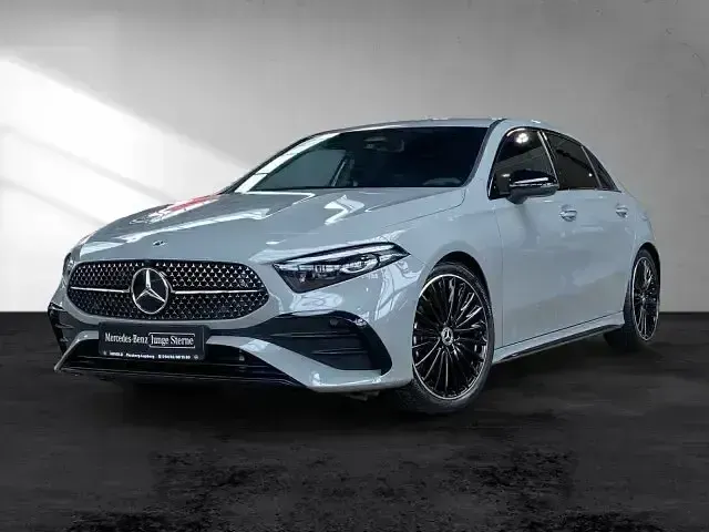 Gebraucht Mercedes A220 AMG 190 PS (139 kW) 2025 Manufaktur alpingrau uni Limousine