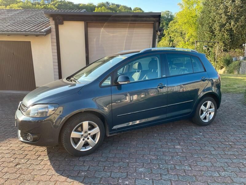 Blau Gebraucht 2012 VW Golf Plus Cross Van / Kleinbus | 5.999 € - Bild 1/4