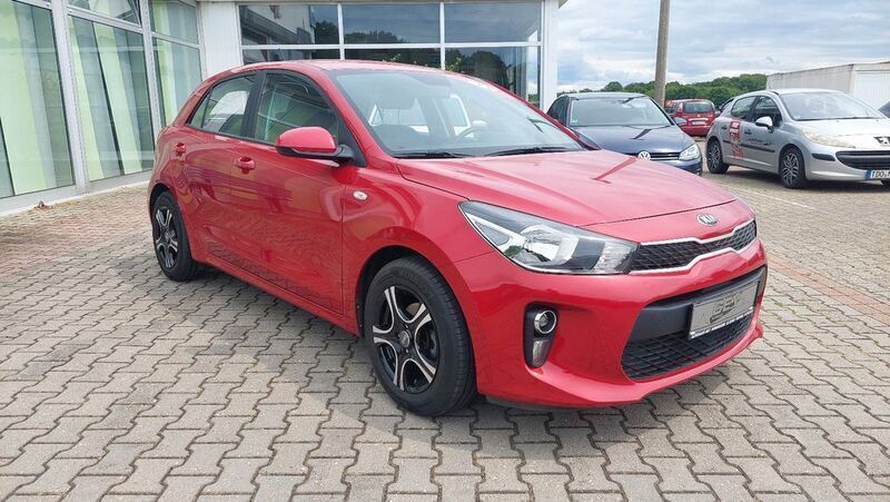 Rot Gebraucht 2020 Kia Rio Attract Limousine | 12.600 € (Fairer Preis) - Bild 1/4