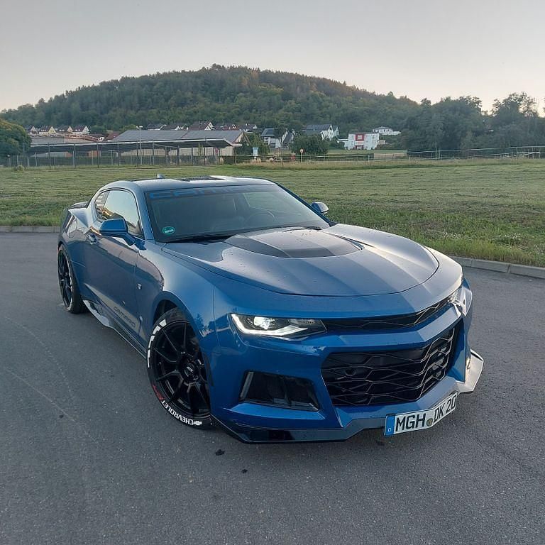 Blau Gebraucht 2020 Chevrolet Camaro ZL1 Coupé | 30.999 € (Fairer Preis) - Bild 1/4