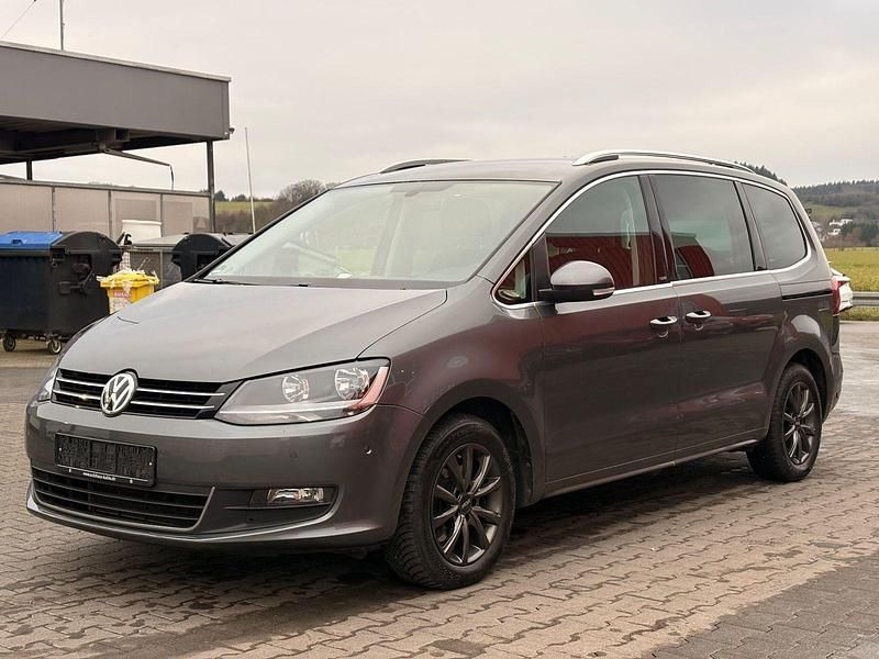 Grau Gebraucht 2016 VW Sharan Allstar Van / Kleinbus | 12.800 € (Fairer Preis) - Bild 1/4