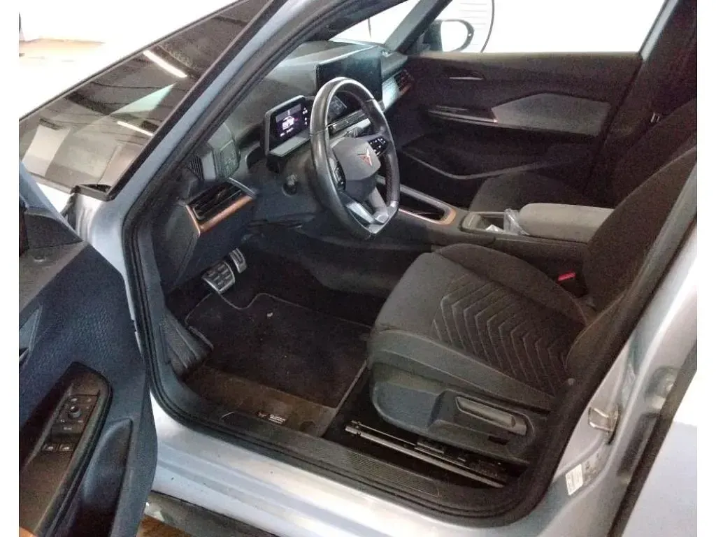 Second-hand Cupra Born 150 kW (204 CP) 2023 Argintiu Hatchback