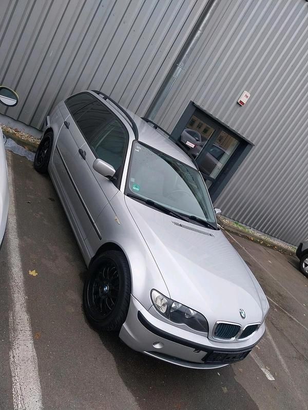 Silber Gebraucht 2003 BMW 316 Kombi | 2.900 € (Etwas zu teuer) - Bild 1/4