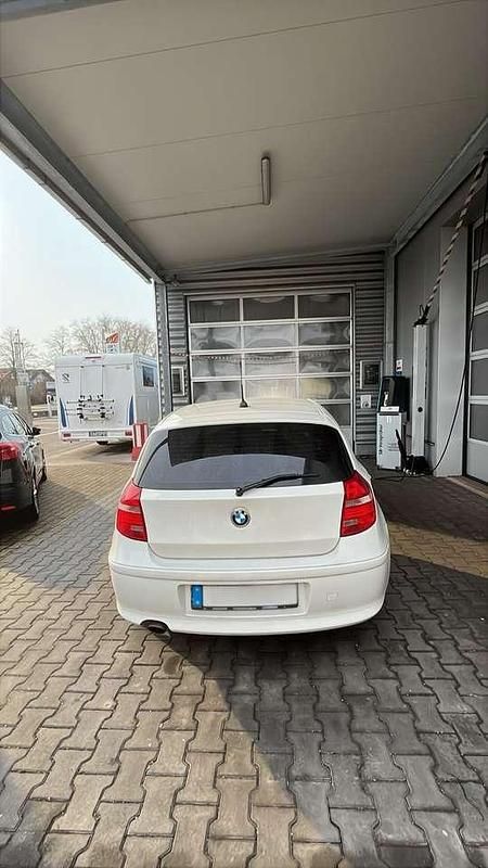 Gebraucht BMW 116 122 PS (89 kW) 2009 Weiß Kleinwagen