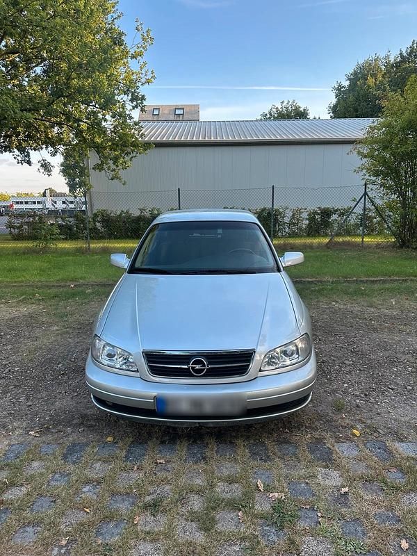Silber Gebraucht 2002 Opel Omega Limousine | 2.200 € (Fairer Preis) - Bild 1/4