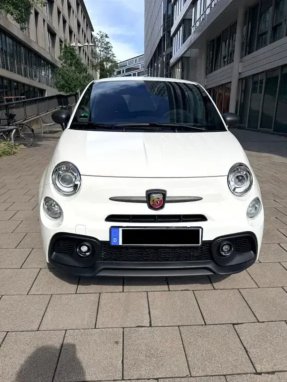 Gebraucht Abarth 695 179 PS (131 kW) 2024 Weiß Kleinwagen